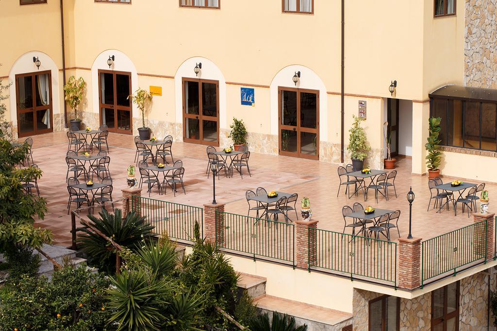 Agriturismo Villa Orchidea Ali Terme Buitenkant foto