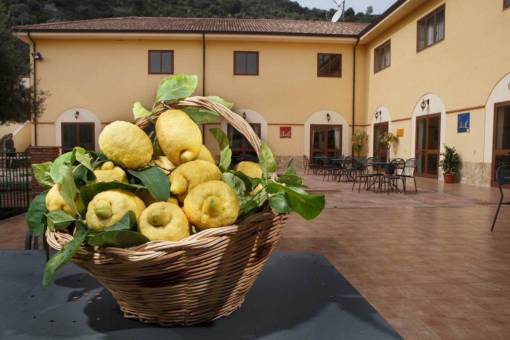 Agriturismo Villa Orchidea Ali Terme Buitenkant foto